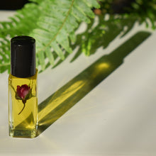 Load image into Gallery viewer, Beautiful natural perfume oil with small nz rose
