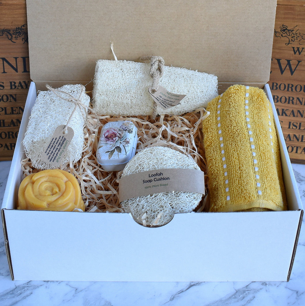 Refresh gift box set with nz grown loofah, botanical soa and body balm from The Loofah Patch