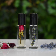 Load image into Gallery viewer, Botanical Perfume Oil
