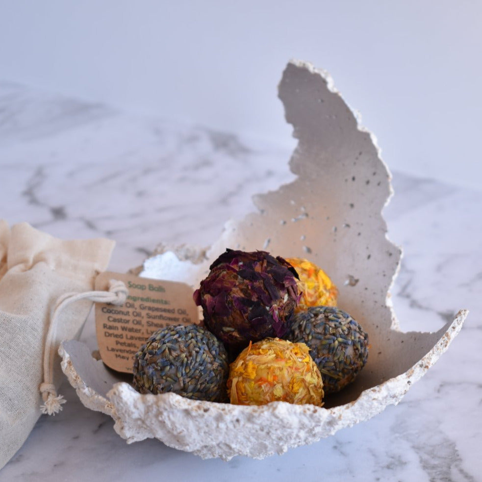 Botanical soap balls with rose, lavender and calendula petals | The loofah Patch