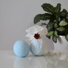 Load image into Gallery viewer, Detox bath bomb with essential oils | The Loofah Patch
